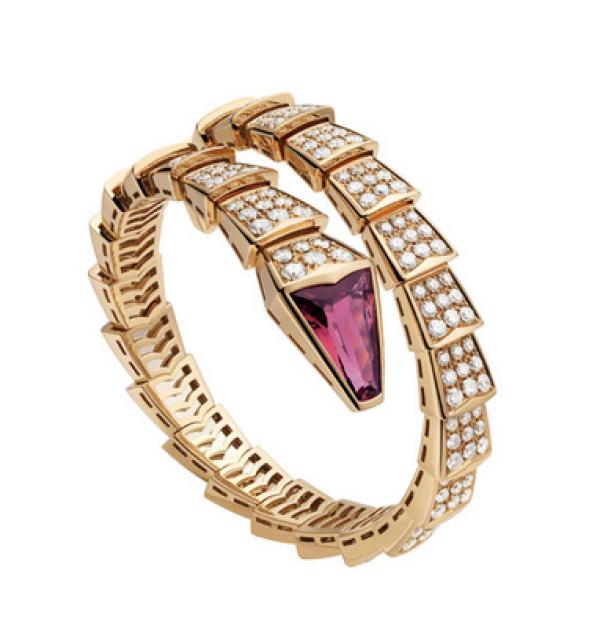 Bulgari Joaillerie présente son bracelet bijou Serpenti en rubellite