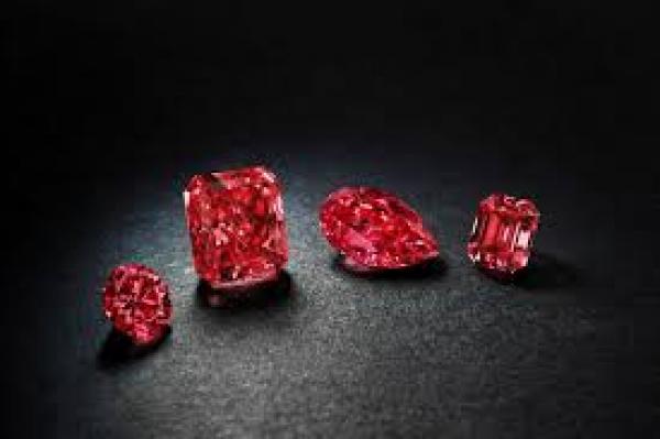 UN DIAMANT RARISSIME : LE DIAMANT ROUGE