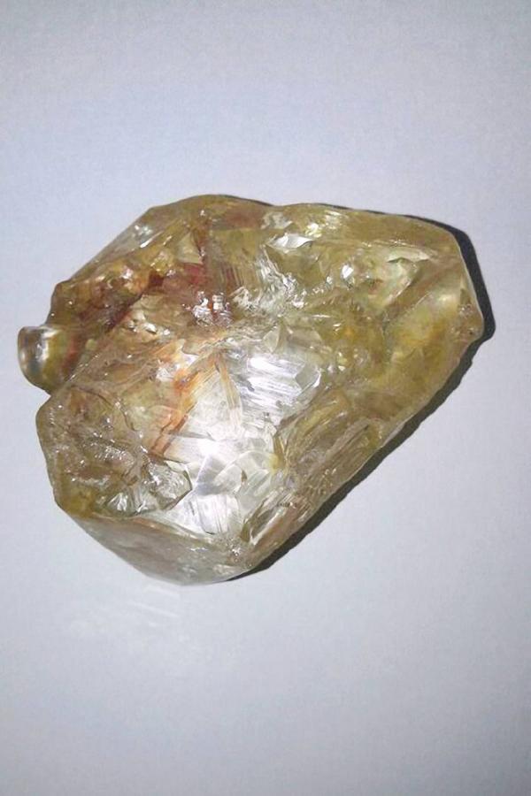 Sierra Leone: découverte d'un diamant de plus de 700 carats