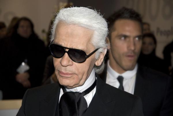 Karl Lagerfeld présente ses bijoux avec Swarovski à La Foire de Bâle