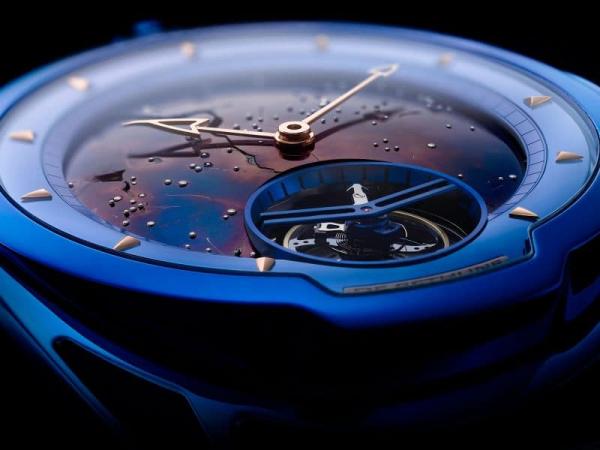 De Bethune conçoit une montre unique en météorite