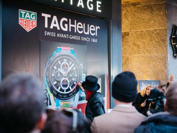 TAG Heuer joue la carte de la provocation avec Alec Monopoly