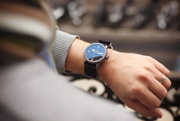 À  quel poignet porter sa montre