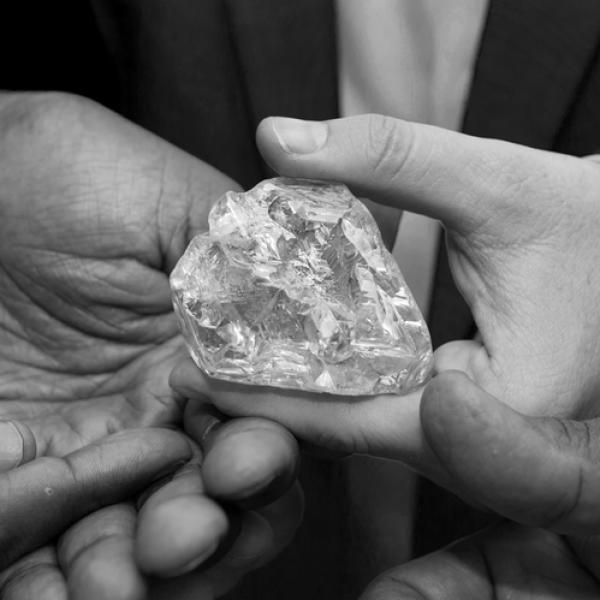 709, c'est le nombre de carats du diamant brut acquis par Graff