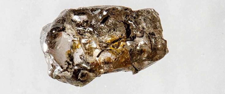 Un diamant révèle la présence d'eau cachée dans les profondeurs de la Terre  